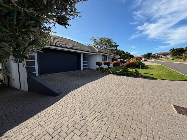 5 Bedroom Property for Sale in Reebok Western Cape